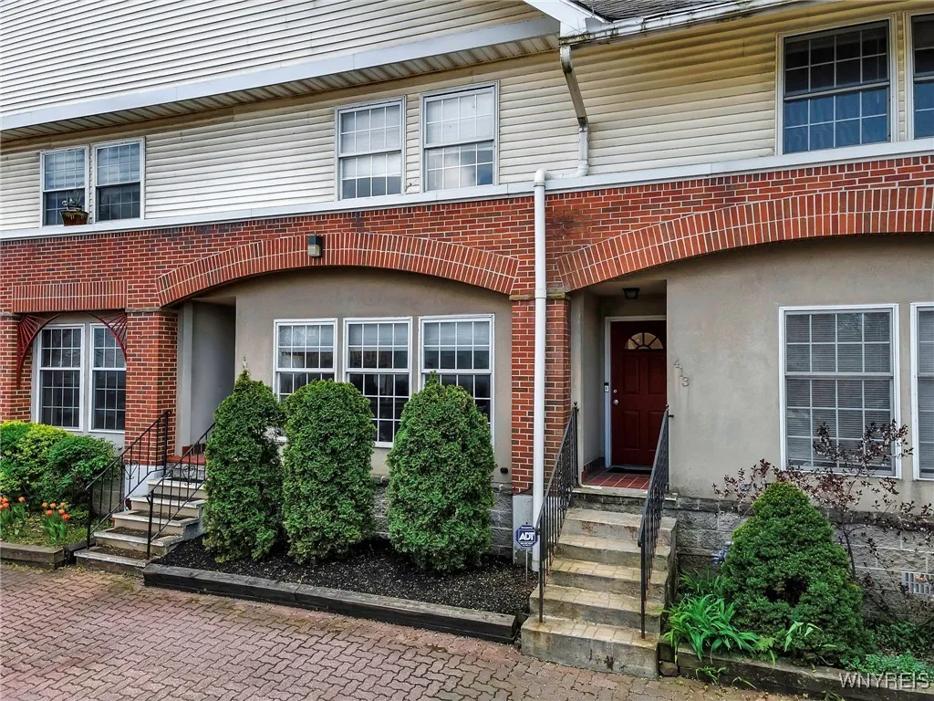 Welcome to 413 Connecticut St!