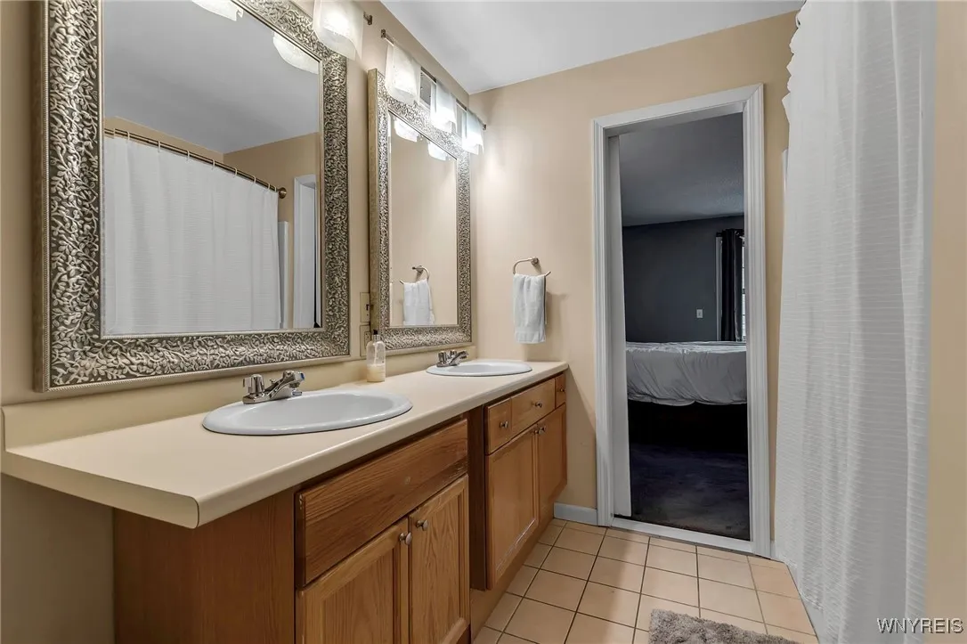 2nd Floor Full Bath