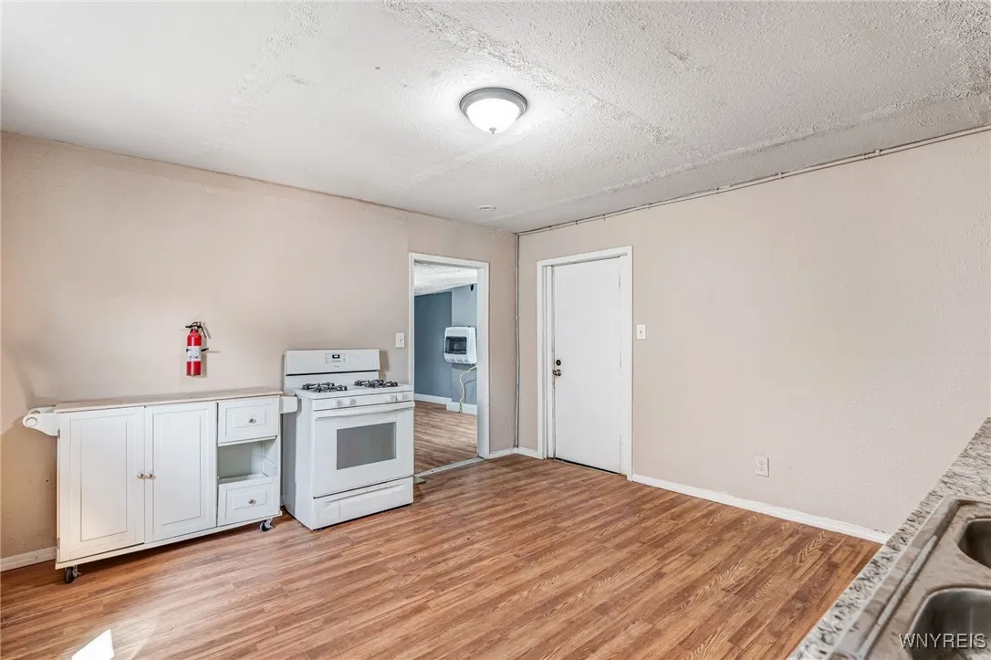 373 Fulton Street, Buffalo, New York 14210, Buffalo, New York 14210, 4 Bedrooms Bedrooms, ,2 BathroomsBathrooms,Residential,Closed,373 Fulton Street, Buffalo, New York 14210,0,B1606478