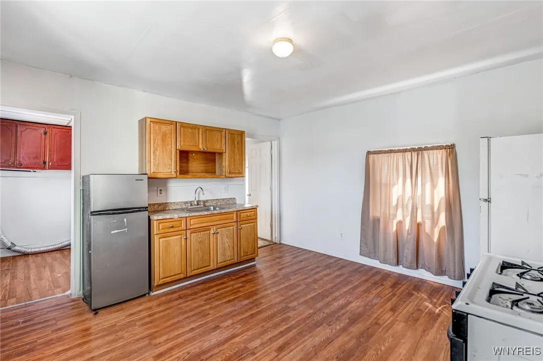 373 Fulton Street, Buffalo, New York 14210, Buffalo, New York 14210, 4 Bedrooms Bedrooms, ,2 BathroomsBathrooms,Residential,Closed,373 Fulton Street, Buffalo, New York 14210,0,B1606478