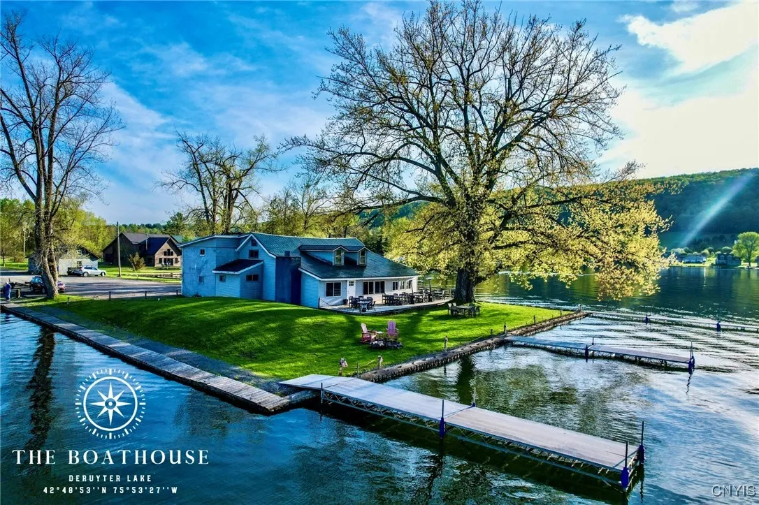 The Boathouse Restaurant at DeRuyter Lake offers a unique lakeside dining experience. The restaurant features a menu with local specialties and innovative creations, all served with panoramic views of the lake. It's an ideal spot for both intimate dinners and lively gatherings.