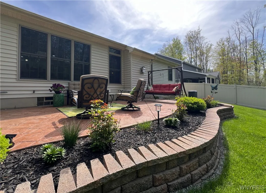 13272 Maple Ridge, Alden, New York 14004, Alden, New York 14004, 3 Bedrooms Bedrooms, 9 Rooms Rooms,2 BathroomsBathrooms,Residential,Closed,13272 Maple Ridge, Alden, New York 14004,B1606479
