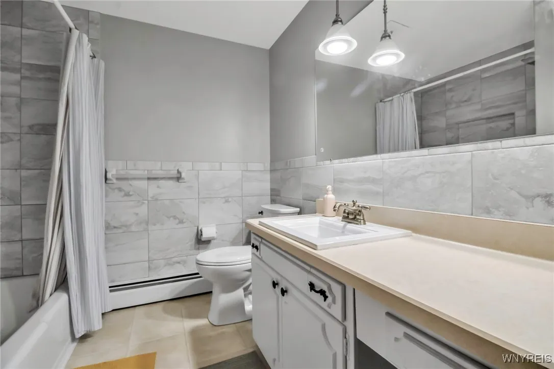 2nd Floor Bathroom