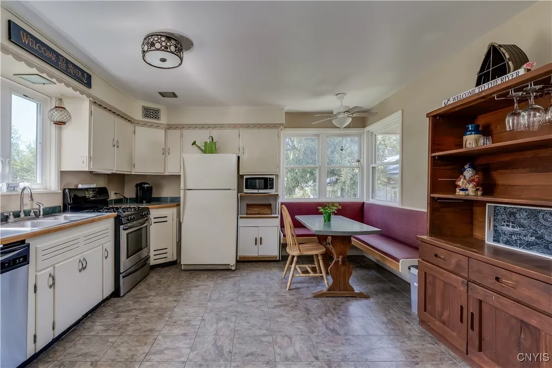 13 High Street, Alexandria, New York 13607, Alexandria, New York 13607, 3 Bedrooms Bedrooms, 6 Rooms Rooms,1 BathroomBathrooms,Residential,Closed,13 High Street, Alexandria, New York 13607,S1606372