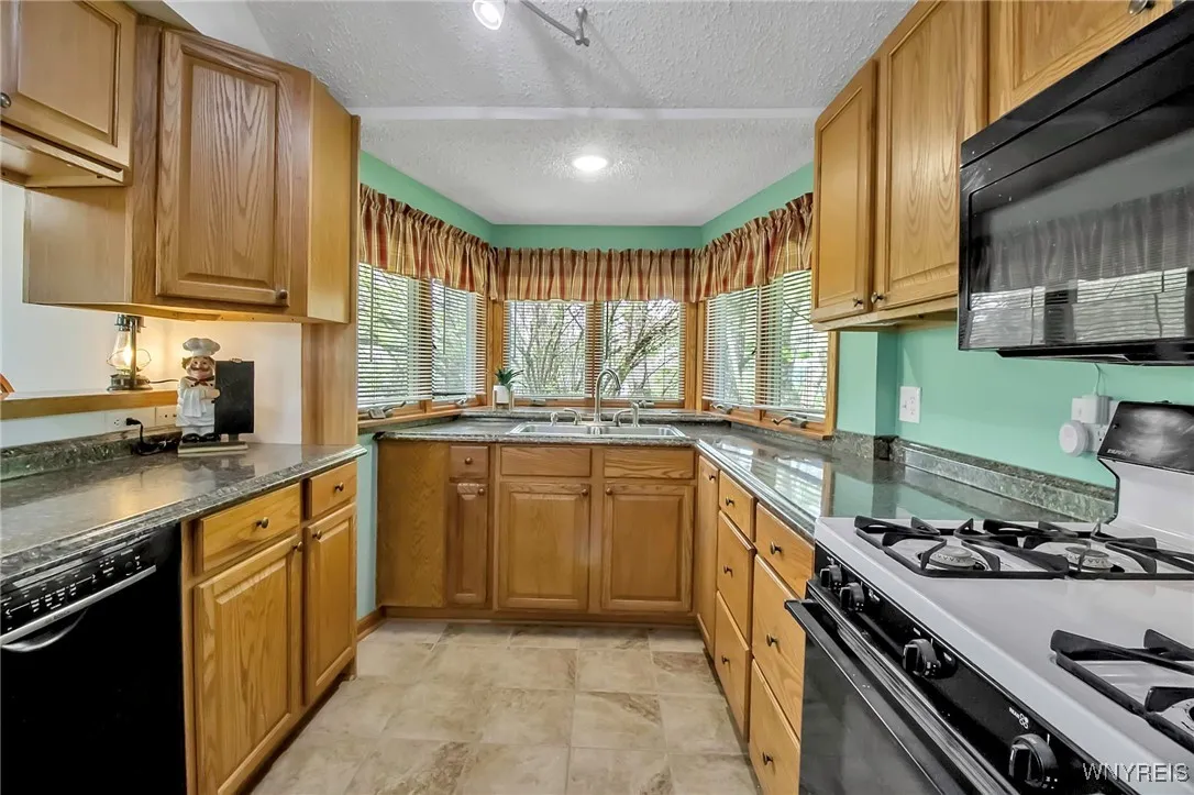 1816 Olean Rd, S Wales - Kitchen