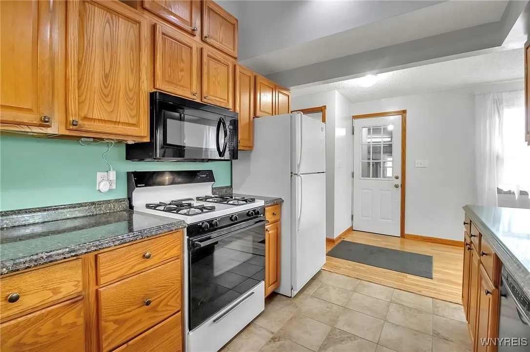1816 Olean Rd, S Wales - Kitchen