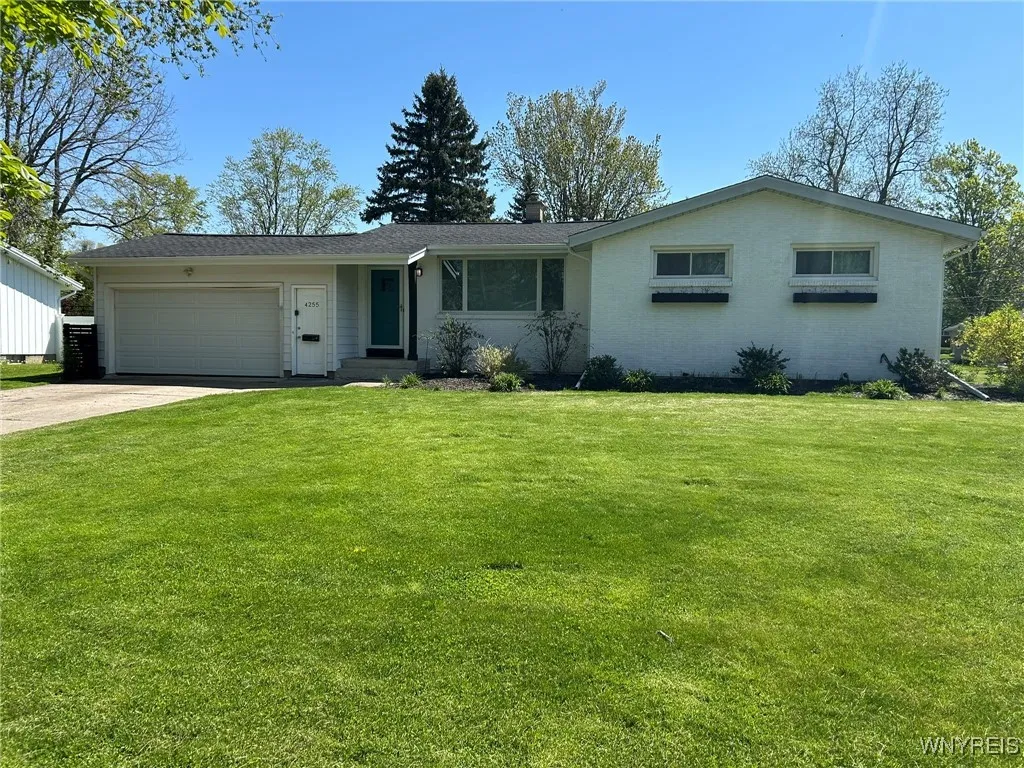 4255 Roxbury Drive, Clarence, New York 14221, Clarence, New York 14221, 3 Bedrooms Bedrooms, 8 Rooms Rooms,2 BathroomsBathrooms,Residential,Closed,4255 Roxbury Drive, Clarence, New York 14221,0,B1606511