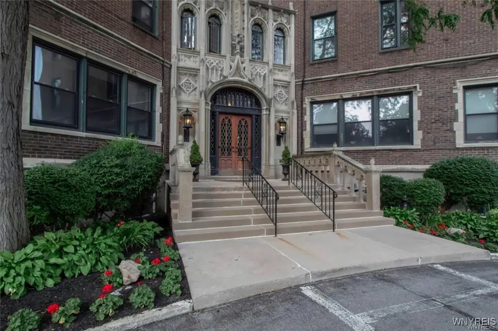 800 West Ferry Street 9d, Buffalo, New York 14222, Buffalo, New York 14222, 2 Bedrooms Bedrooms, 5 Rooms Rooms,2 BathroomsBathrooms,Residential,Closed,800 West Ferry Street 9d, Buffalo, New York 14222,0,B1606442