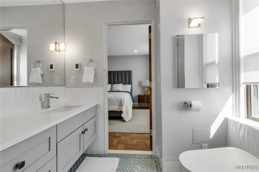 800 West Ferry Street 9d, Buffalo, New York 14222, Buffalo, New York 14222, 2 Bedrooms Bedrooms, 5 Rooms Rooms,2 BathroomsBathrooms,Residential,Closed,800 West Ferry Street 9d, Buffalo, New York 14222,0,B1606442