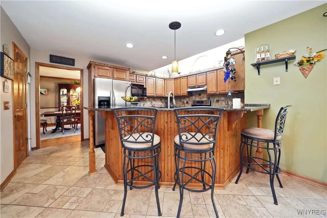 92 Summershade Court, Amherst, New York 14051, Amherst, New York 14051, 4 Bedrooms Bedrooms, 9 Rooms Rooms,2 BathroomsBathrooms,Residential,Closed,92 Summershade Court, Amherst, New York 14051,0,B1606368