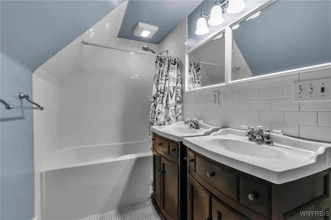 260 South Grove Street, Aurora, New York 14052, Aurora, New York 14052, 4 Bedrooms Bedrooms, 8 Rooms Rooms,2 BathroomsBathrooms,Residential,Closed,260 South Grove Street, Aurora, New York 14052,0,B1606390