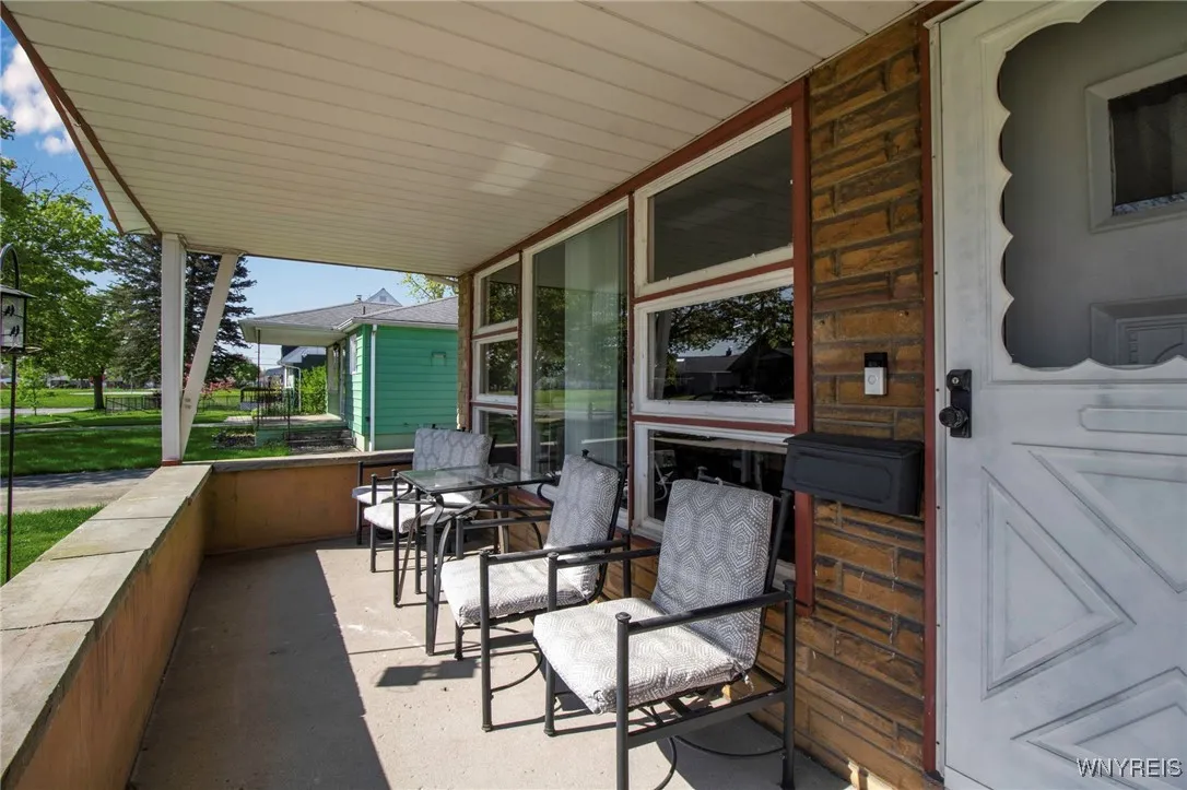 620 69th Street, Niagara Falls, New York 14304, Niagara Falls, New York 14304, 3 Bedrooms Bedrooms, 6 Rooms Rooms,1 BathroomBathrooms,Residential,Closed,620 69th Street, Niagara Falls, New York 14304,B1605579