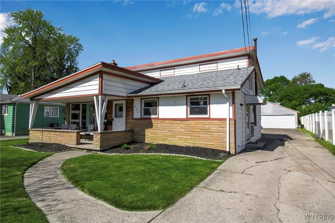 620 69th Street, Niagara Falls, New York 14304, Niagara Falls, New York 14304, 3 Bedrooms Bedrooms, 6 Rooms Rooms,1 BathroomBathrooms,Residential,Closed,620 69th Street, Niagara Falls, New York 14304,B1605579