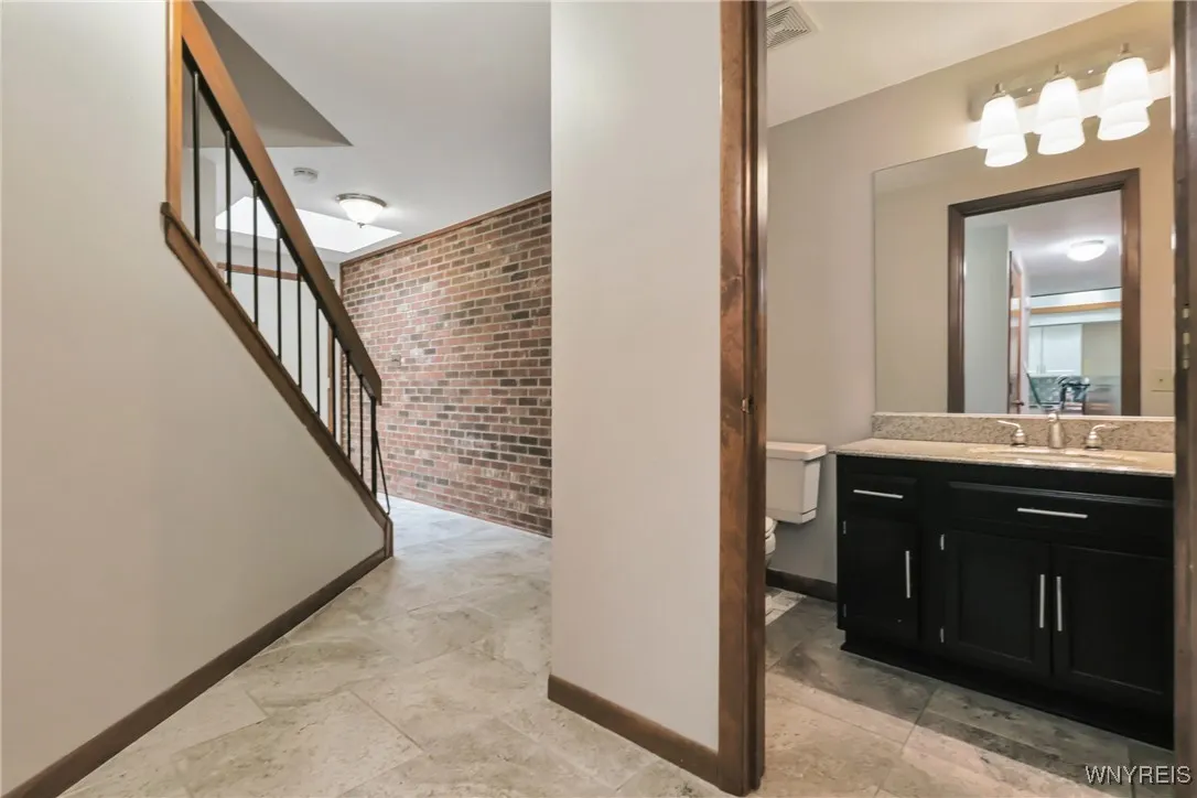 Front hallway to halfbath