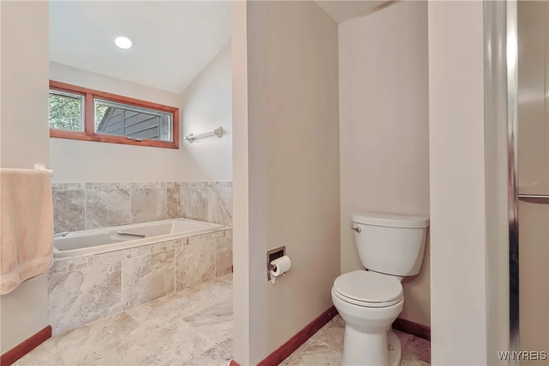 88 Breezewood, Amherst, New York 14051, Amherst, New York 14051, 3 Bedrooms Bedrooms, 6 Rooms Rooms,2 BathroomsBathrooms,Residential,For Sale,88 Breezewood, Amherst, New York 14051,B1606558