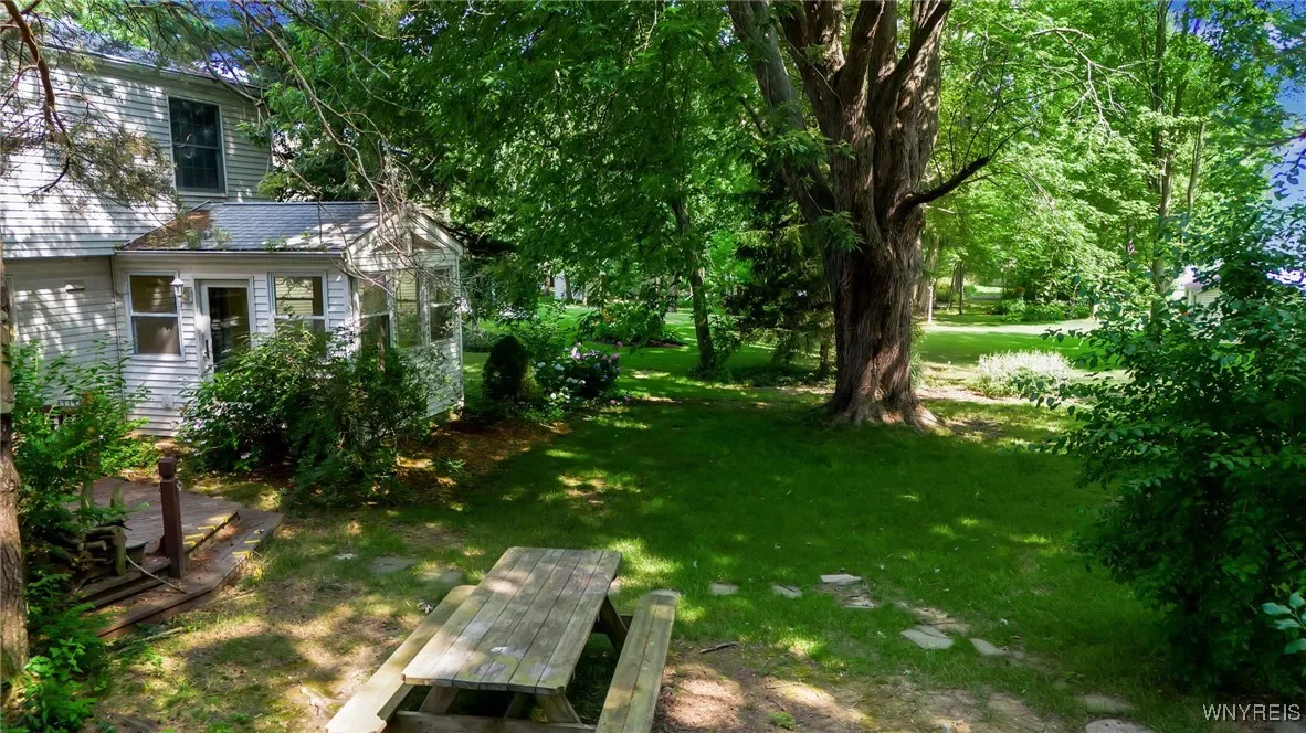 5051 Overlook Point, Hamburg, New York 14075, Hamburg, New York 14075, 4 Bedrooms Bedrooms, 10 Rooms Rooms,2 BathroomsBathrooms,Residential,For Sale,5051 Overlook Point, Hamburg, New York 14075,B1606731