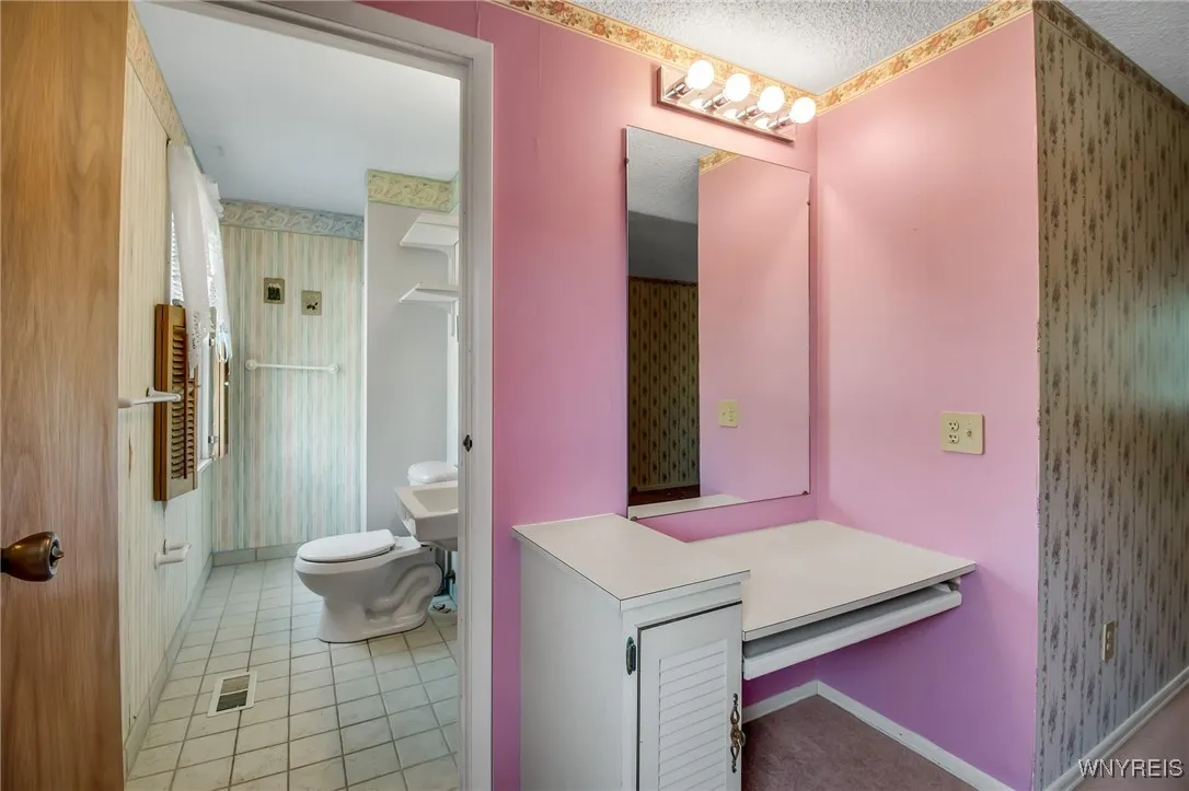 5051 Overlook Point, Hamburg, New York 14075, Hamburg, New York 14075, 4 Bedrooms Bedrooms, 10 Rooms Rooms,2 BathroomsBathrooms,Residential,For Sale,5051 Overlook Point, Hamburg, New York 14075,B1606731