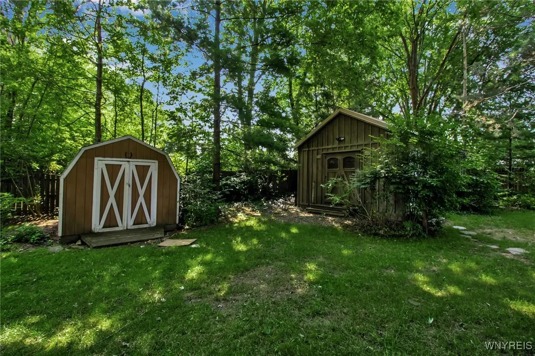 5051 Overlook Point, Hamburg, New York 14075, Hamburg, New York 14075, 4 Bedrooms Bedrooms, 10 Rooms Rooms,2 BathroomsBathrooms,Residential,For Sale,5051 Overlook Point, Hamburg, New York 14075,B1606731