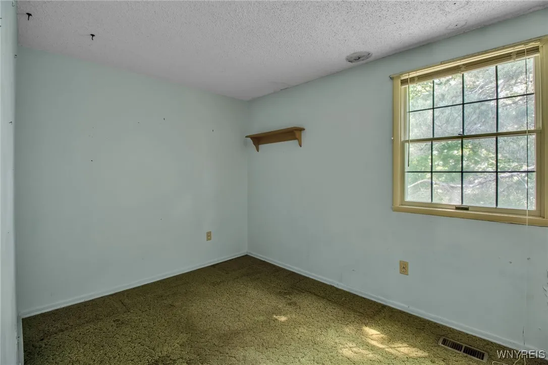 5051 Overlook Point, Hamburg, New York 14075, Hamburg, New York 14075, 4 Bedrooms Bedrooms, 10 Rooms Rooms,2 BathroomsBathrooms,Residential,For Sale,5051 Overlook Point, Hamburg, New York 14075,B1606731