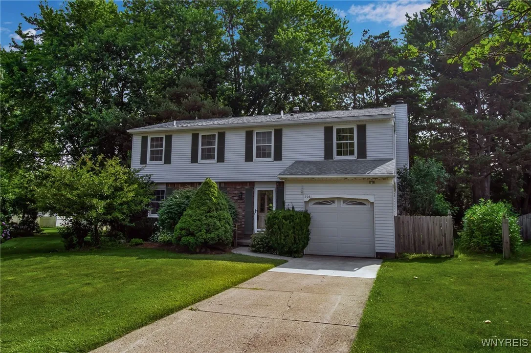 5051 Overlook Point, Hamburg, New York 14075, Hamburg, New York 14075, 4 Bedrooms Bedrooms, 10 Rooms Rooms,2 BathroomsBathrooms,Residential,For Sale,5051 Overlook Point, Hamburg, New York 14075,B1606731