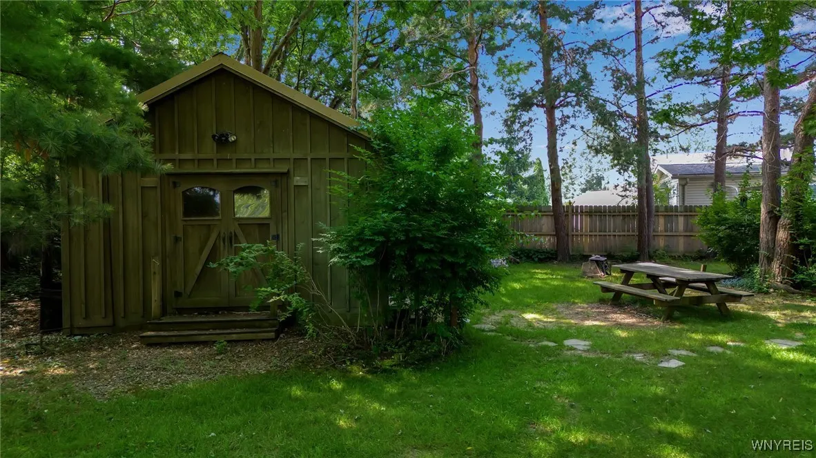 5051 Overlook Point, Hamburg, New York 14075, Hamburg, New York 14075, 4 Bedrooms Bedrooms, 10 Rooms Rooms,2 BathroomsBathrooms,Residential,For Sale,5051 Overlook Point, Hamburg, New York 14075,B1606731