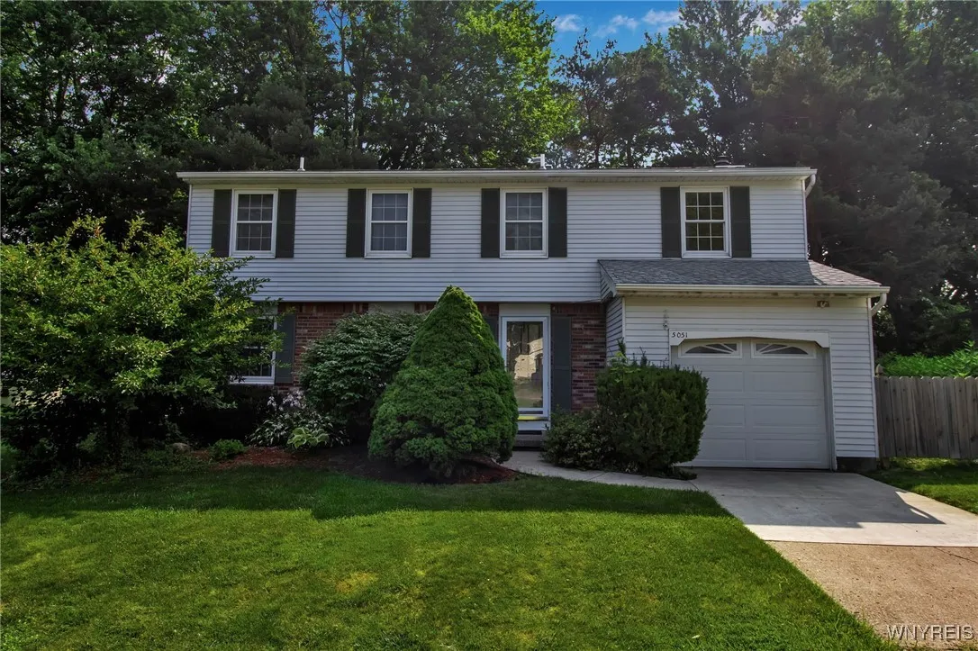5051 Overlook Point, Hamburg, New York 14075, Hamburg, New York 14075, 4 Bedrooms Bedrooms, 10 Rooms Rooms,2 BathroomsBathrooms,Residential,For Sale,5051 Overlook Point, Hamburg, New York 14075,B1606731