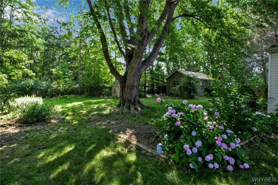 5051 Overlook Point, Hamburg, New York 14075, Hamburg, New York 14075, 4 Bedrooms Bedrooms, 10 Rooms Rooms,2 BathroomsBathrooms,Residential,For Sale,5051 Overlook Point, Hamburg, New York 14075,B1606731