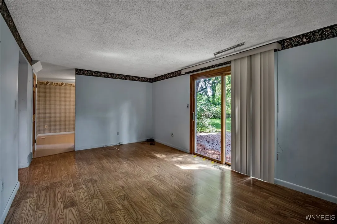 5051 Overlook Point, Hamburg, New York 14075, Hamburg, New York 14075, 4 Bedrooms Bedrooms, 10 Rooms Rooms,2 BathroomsBathrooms,Residential,For Sale,5051 Overlook Point, Hamburg, New York 14075,B1606731