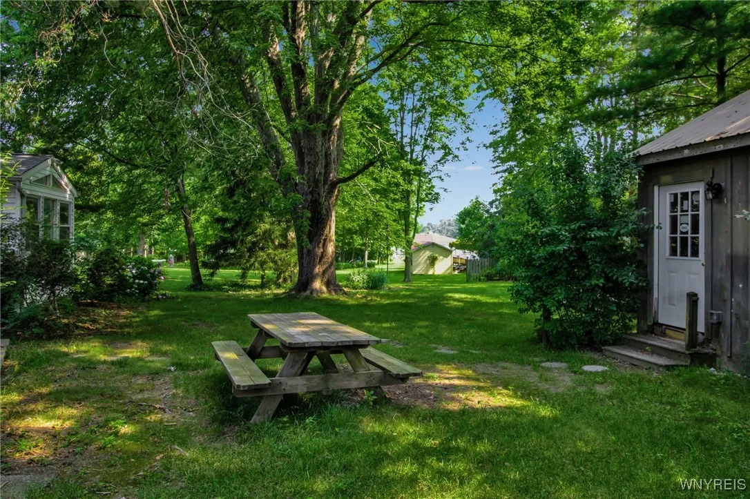 5051 Overlook Point, Hamburg, New York 14075, Hamburg, New York 14075, 4 Bedrooms Bedrooms, 10 Rooms Rooms,2 BathroomsBathrooms,Residential,For Sale,5051 Overlook Point, Hamburg, New York 14075,B1606731