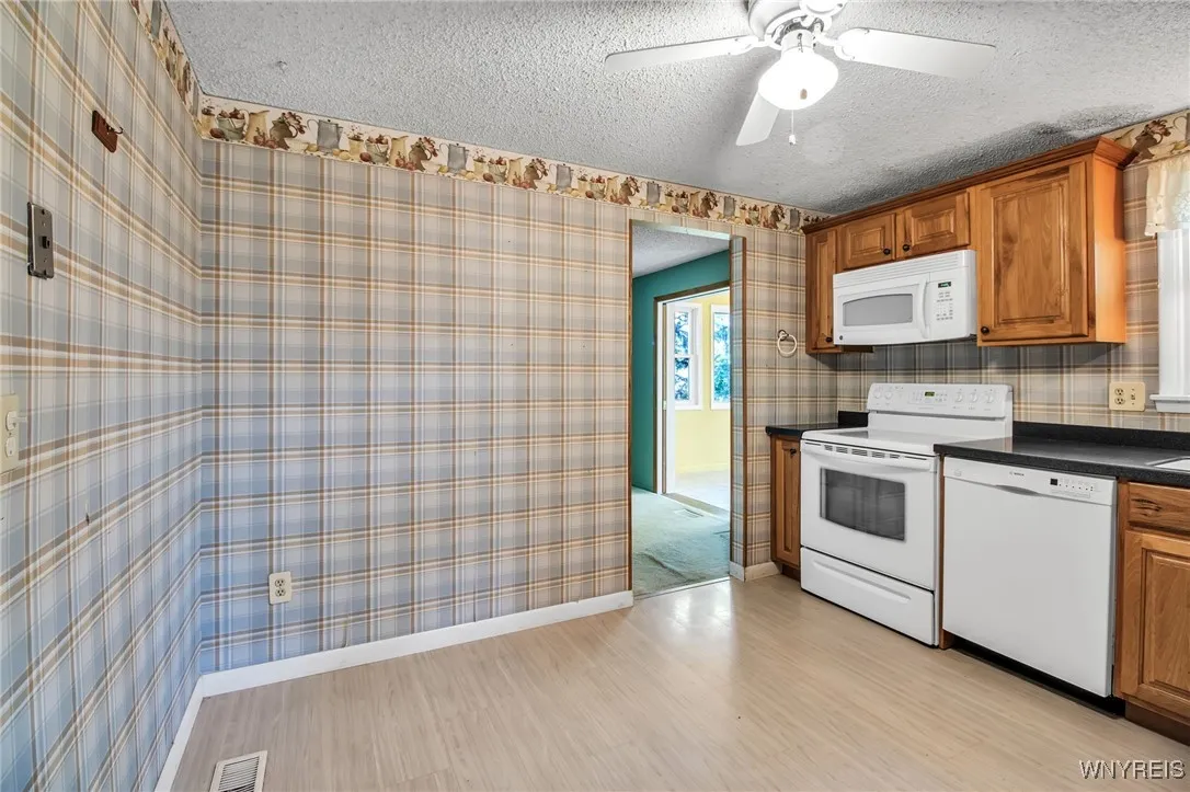 5051 Overlook Point, Hamburg, New York 14075, Hamburg, New York 14075, 4 Bedrooms Bedrooms, 10 Rooms Rooms,2 BathroomsBathrooms,Residential,For Sale,5051 Overlook Point, Hamburg, New York 14075,B1606731