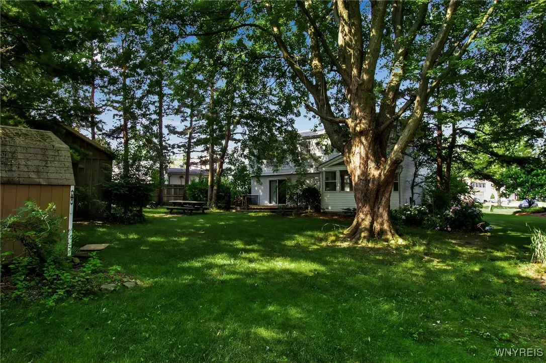 5051 Overlook Point, Hamburg, New York 14075, Hamburg, New York 14075, 4 Bedrooms Bedrooms, 10 Rooms Rooms,2 BathroomsBathrooms,Residential,For Sale,5051 Overlook Point, Hamburg, New York 14075,B1606731