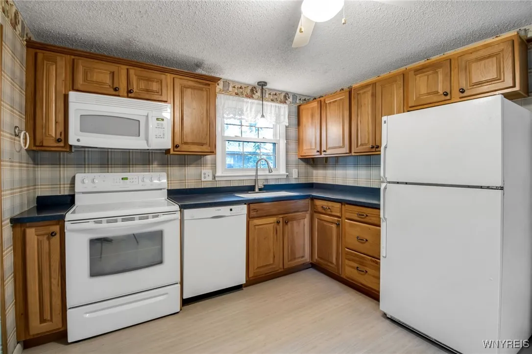 5051 Overlook Point, Hamburg, New York 14075, Hamburg, New York 14075, 4 Bedrooms Bedrooms, 10 Rooms Rooms,2 BathroomsBathrooms,Residential,For Sale,5051 Overlook Point, Hamburg, New York 14075,B1606731