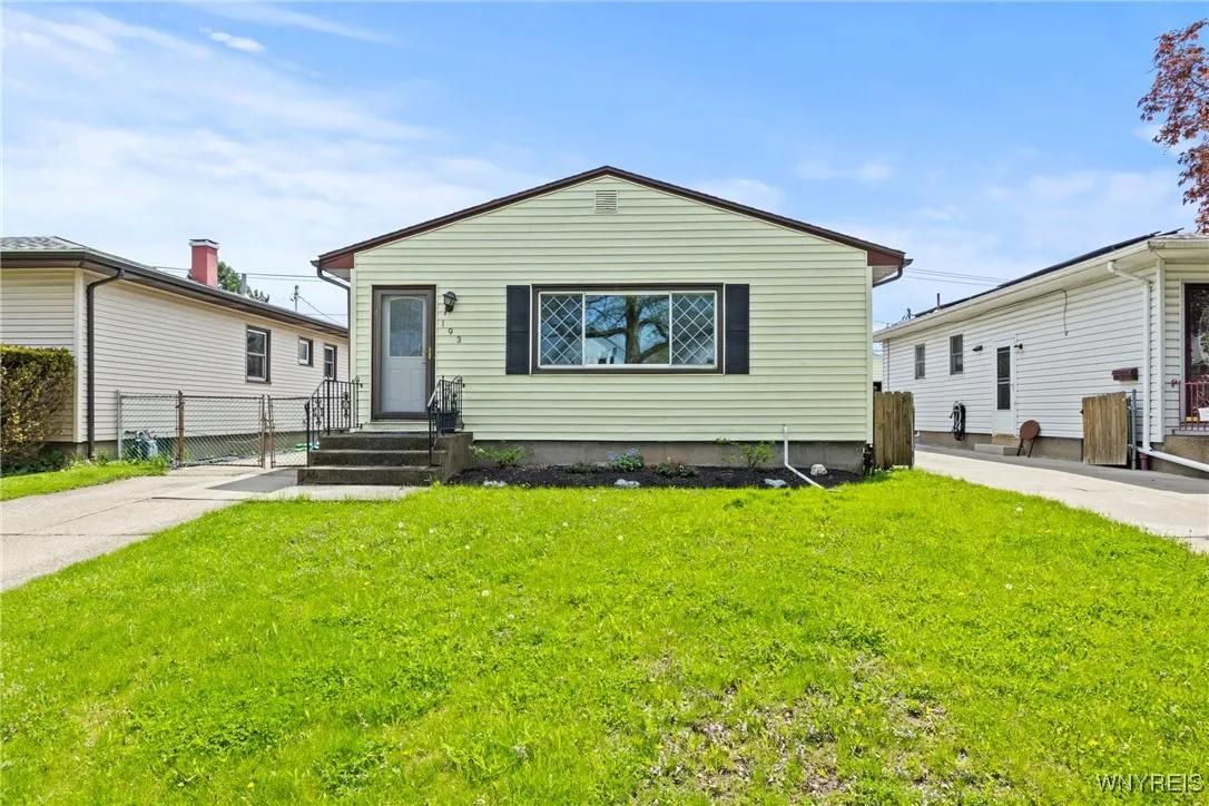 193 Dunlop Avenue, Tonawanda-town, New York 14150, Tonawanda, New York 14150, 3 Bedrooms Bedrooms, 5 Rooms Rooms,1 BathroomBathrooms,Residential,Closed,193 Dunlop Avenue, Tonawanda-town, New York 14150,0,B1606572