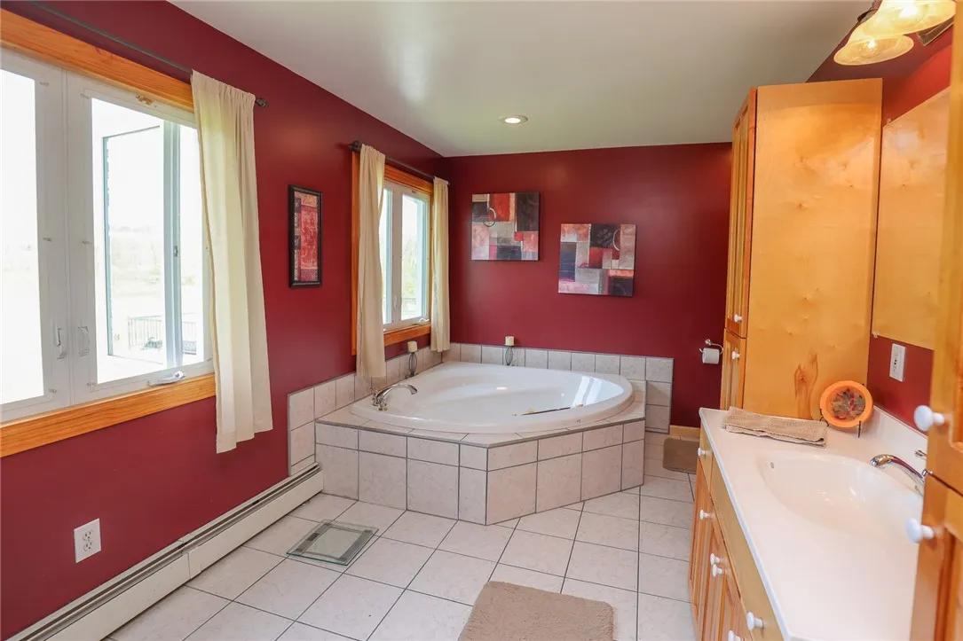 Primary fill bath with jacuzzi jet tub