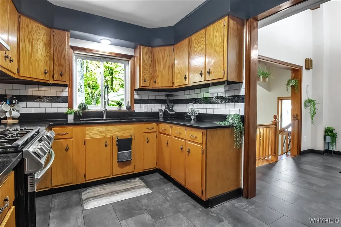 978 Quaker Road, Aurora, New York 14052, Aurora, New York 14052, 2 Bedrooms Bedrooms, 8 Rooms Rooms,1 BathroomBathrooms,Residential,Closed,978 Quaker Road, Aurora, New York 14052,0,B1606532