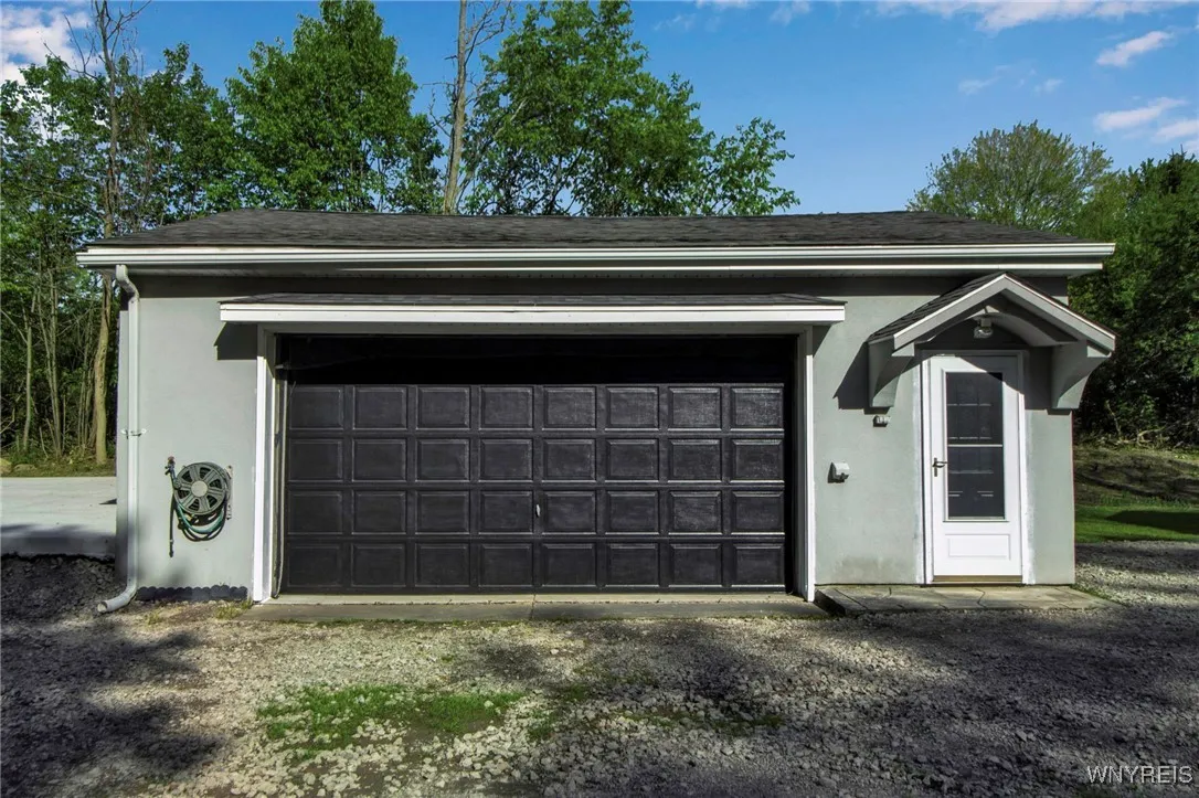 978 Quaker Road, Aurora, New York 14052, Aurora, New York 14052, 2 Bedrooms Bedrooms, 8 Rooms Rooms,1 BathroomBathrooms,Residential,Closed,978 Quaker Road, Aurora, New York 14052,0,B1606532