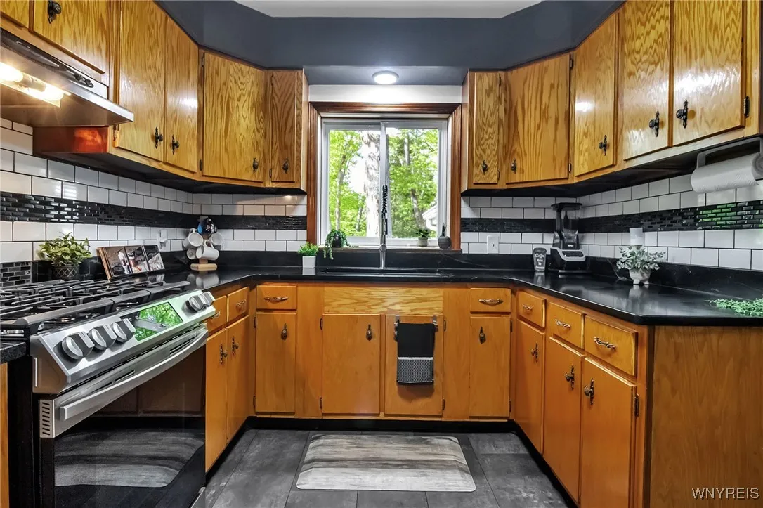 978 Quaker Road, Aurora, New York 14052, Aurora, New York 14052, 2 Bedrooms Bedrooms, 8 Rooms Rooms,1 BathroomBathrooms,Residential,Closed,978 Quaker Road, Aurora, New York 14052,0,B1606532