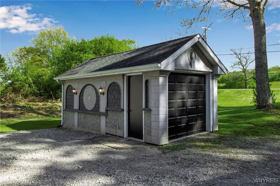 978 Quaker Road, Aurora, New York 14052, Aurora, New York 14052, 2 Bedrooms Bedrooms, 8 Rooms Rooms,1 BathroomBathrooms,Residential,Closed,978 Quaker Road, Aurora, New York 14052,0,B1606532