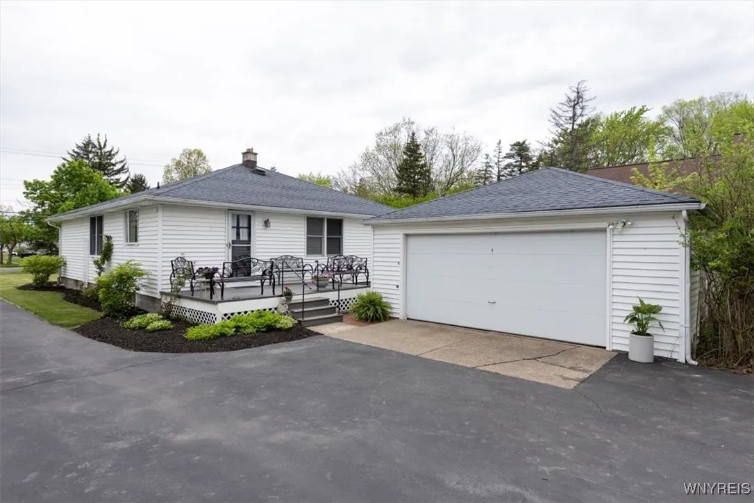 361 Getzville Road, Amherst, New York 14226, Amherst, New York 14226, 2 Bedrooms Bedrooms, 6 Rooms Rooms,2 BathroomsBathrooms,Residential,Closed,361 Getzville Road, Amherst, New York 14226,B1605212