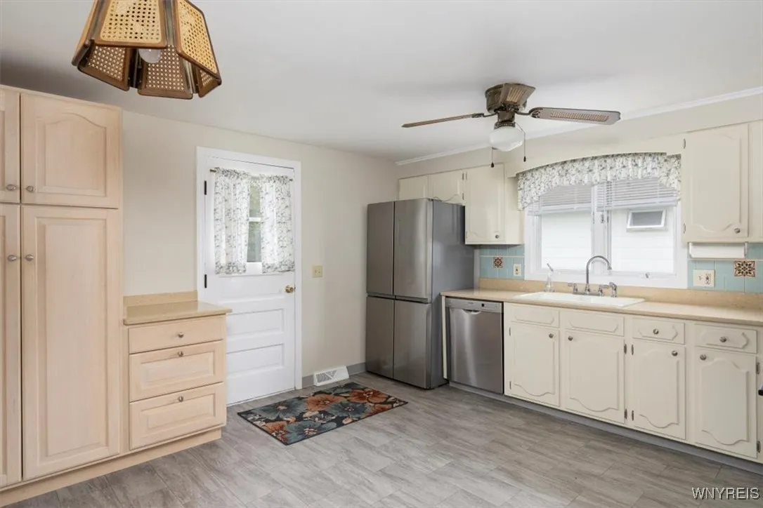 361 Getzville Road, Amherst, New York 14226, Amherst, New York 14226, 2 Bedrooms Bedrooms, 6 Rooms Rooms,2 BathroomsBathrooms,Residential,Closed,361 Getzville Road, Amherst, New York 14226,B1605212
