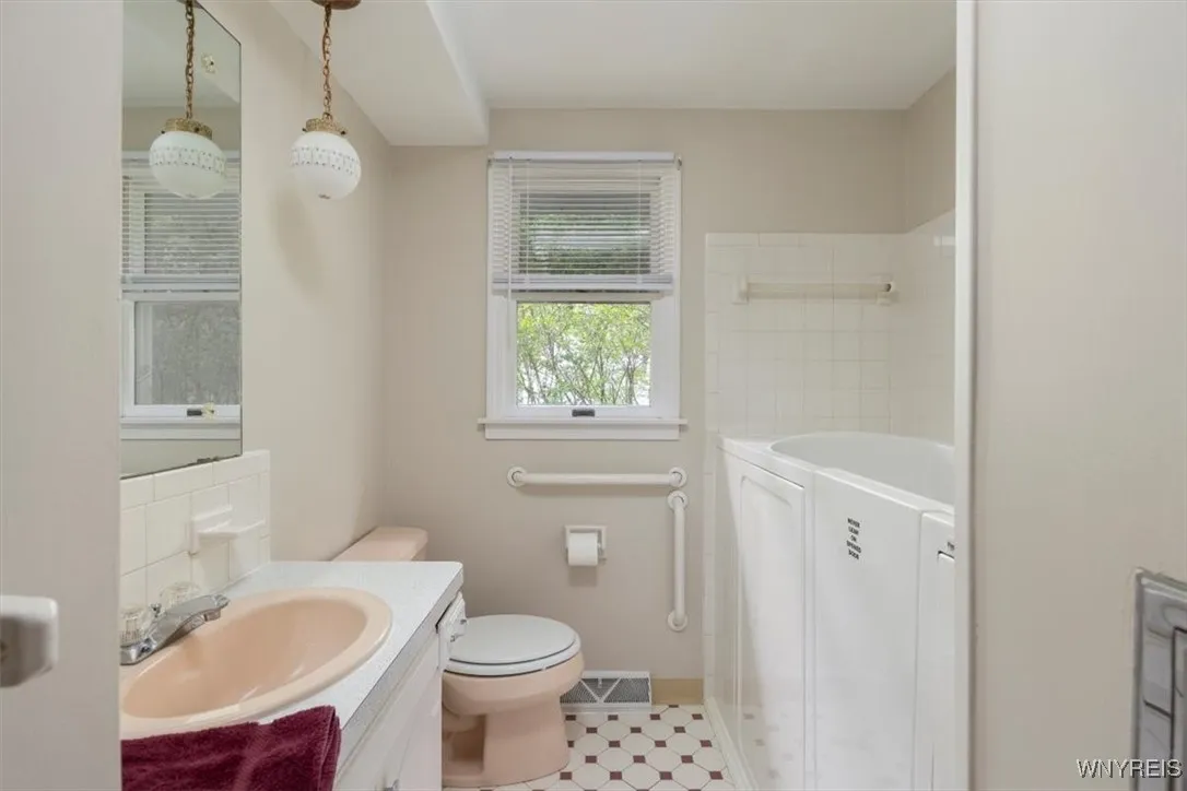 361 Getzville Road, Amherst, New York 14226, Amherst, New York 14226, 2 Bedrooms Bedrooms, 6 Rooms Rooms,2 BathroomsBathrooms,Residential,Closed,361 Getzville Road, Amherst, New York 14226,B1605212