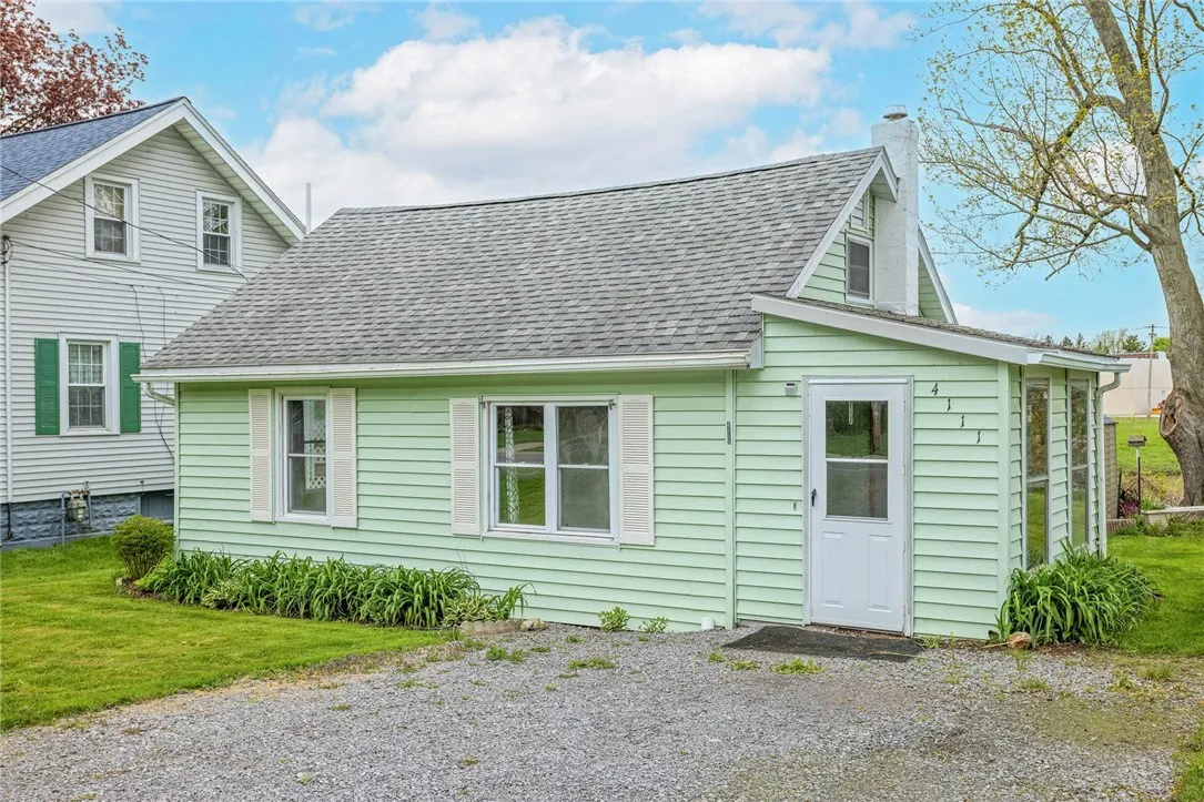 4111 South Main Street Road, Batavia-town, New Yor, Batavia, New York 14020, 1 Bedroom Bedrooms, 4 Rooms Rooms,1 BathroomBathrooms,Residential,Closed,4111 South Main Street Road, Batavia-town, New Yor,0,R1606369