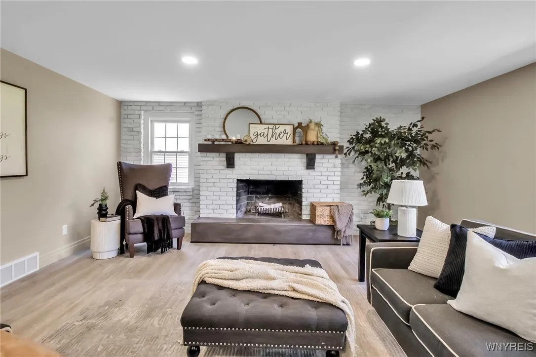47 Sandelwood Drive, Amherst, New York 14068, Amherst, New York 14068, 5 Bedrooms Bedrooms, 10 Rooms Rooms,2 BathroomsBathrooms,Residential,For Sale,47 Sandelwood Drive, Amherst, New York 14068,0,B1606082