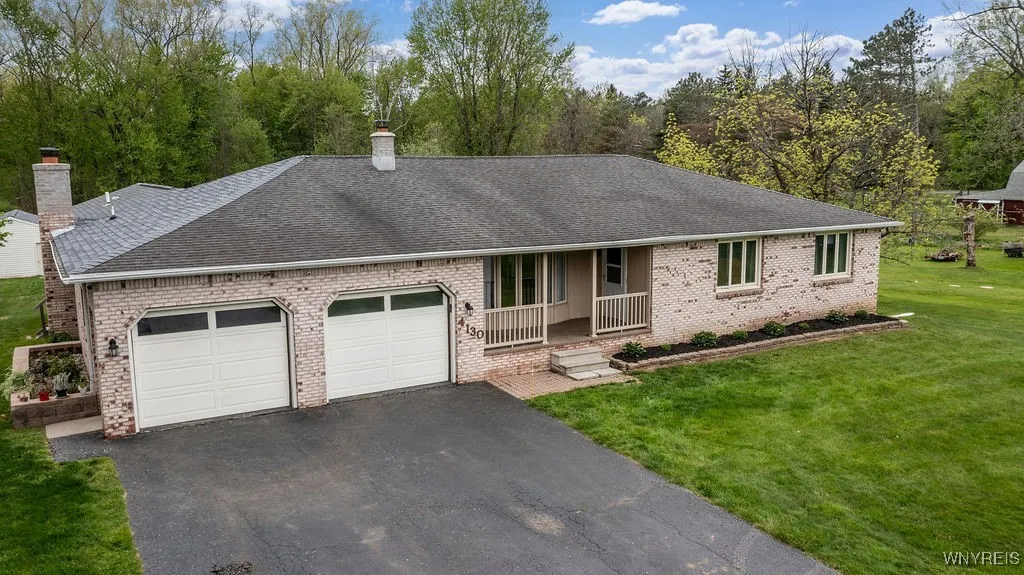 4130 Ransom Road, Clarence, New York 14031, Clarence, New York 14031, 4 Bedrooms Bedrooms, 7 Rooms Rooms,2 BathroomsBathrooms,Residential Lease,Closed,4130 Ransom Road, Clarence, New York 14031,0,B1606221