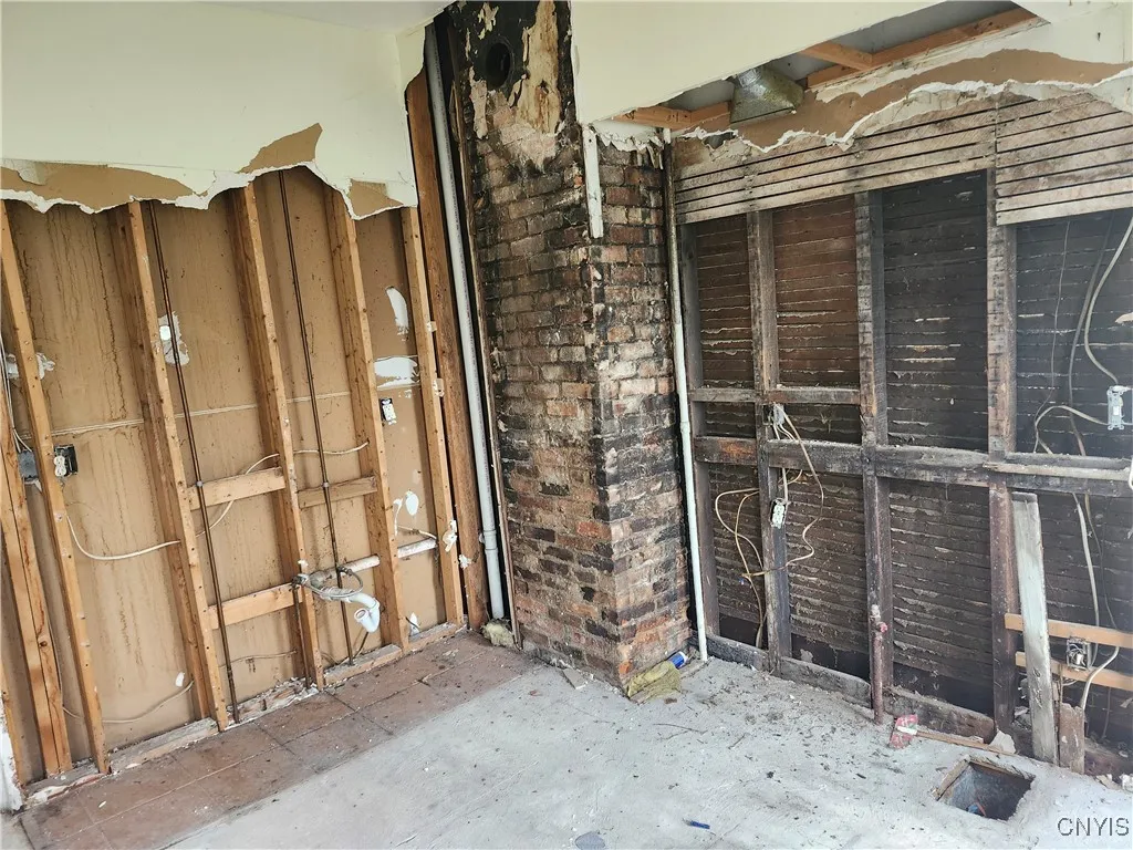 705 South Avenue, Syracuse, New York 13207, Syracuse, New York 13207, 6 Bedrooms Bedrooms, ,2 BathroomsBathrooms,Residential,Closed,705 South Avenue, Syracuse, New York 13207,0,S1606990