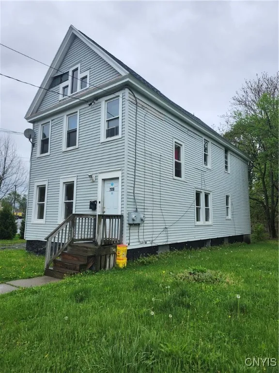 705 South Avenue, Syracuse, New York 13207, Syracuse, New York 13207, 6 Bedrooms Bedrooms, ,2 BathroomsBathrooms,Residential,Closed,705 South Avenue, Syracuse, New York 13207,0,S1606990