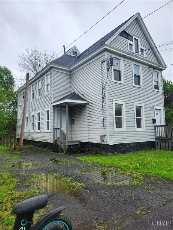 705 South Avenue, Syracuse, New York 13207, Syracuse, New York 13207, 6 Bedrooms Bedrooms, ,2 BathroomsBathrooms,Residential,Closed,705 South Avenue, Syracuse, New York 13207,0,S1606990