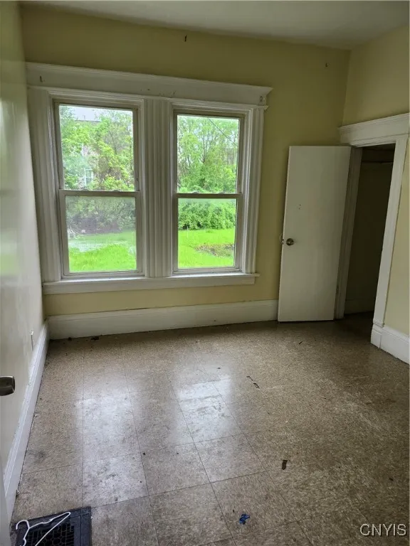 705 South Avenue, Syracuse, New York 13207, Syracuse, New York 13207, 6 Bedrooms Bedrooms, ,2 BathroomsBathrooms,Residential,Closed,705 South Avenue, Syracuse, New York 13207,0,S1606990