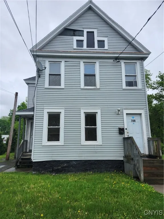 705 South Avenue, Syracuse, New York 13207, Syracuse, New York 13207, 6 Bedrooms Bedrooms, ,2 BathroomsBathrooms,Residential,Closed,705 South Avenue, Syracuse, New York 13207,0,S1606990
