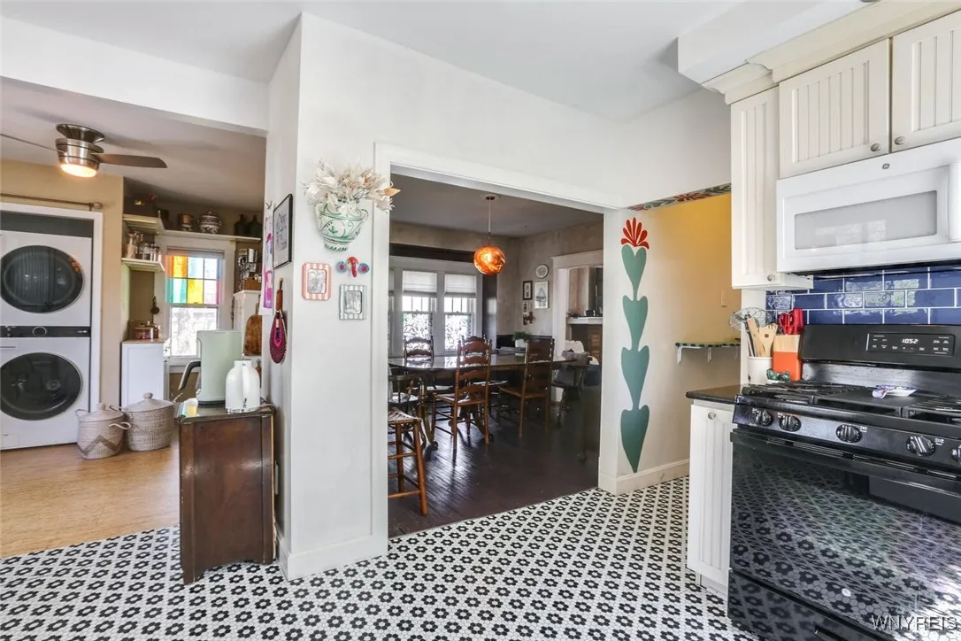 82 Radcliffe Road, Buffalo, New York 14214, Buffalo, New York 14214, 3 Bedrooms Bedrooms, 9 Rooms Rooms,1 BathroomBathrooms,Residential,Closed,82 Radcliffe Road, Buffalo, New York 14214,B1606943